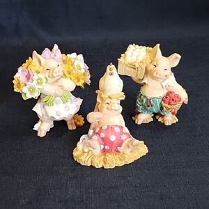 Set Of 3 Vintage Westland Charming Pig Figurines W Flowers Eggs Apples Chicken